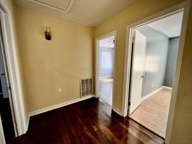 Building Photo - Great 3 bed home ready to move in