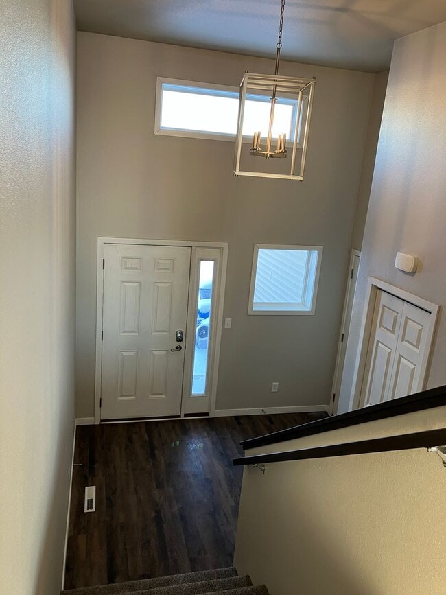 Building Photo - 4 Bed 3 Bath Single Family Home