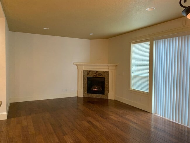 Building Photo - COMING SOON! GORGEOUS Townhome...  LOCATION , LOCATION near Peace Health Hospital