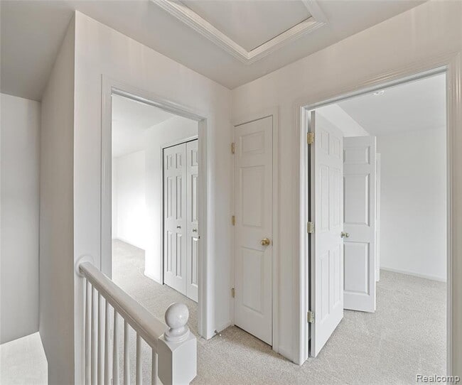 Building Photo - 5864 Willow Ridge Dr