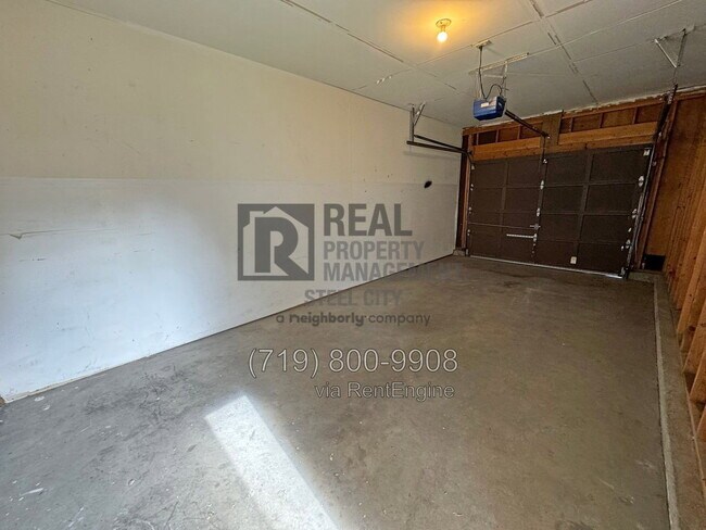 Building Photo - 1608 W Summit Ave