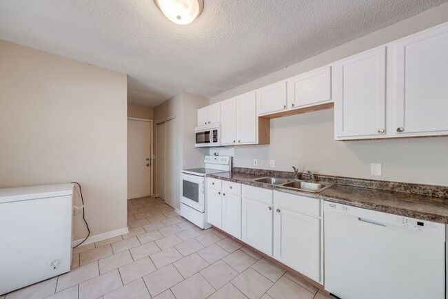 Building Photo - 3 BED / 1 BATH HOUSE IN URBANA WITH IN-UNI...