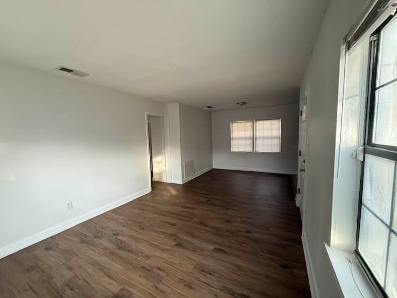 Building Photo - 802 Apache St