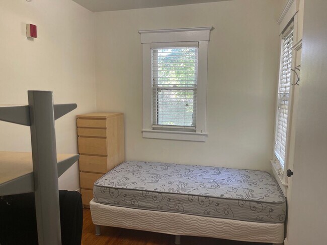 Building Photo - 508 W Elm St