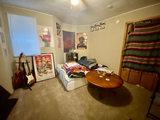 Building Photo - Gorgeous BIG 5BD/3BA House near the U of M...