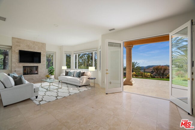 Building Photo - 16800 Calle Montecito