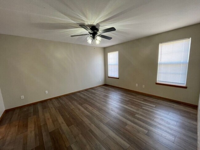 Building Photo - FOR LEASE. VERY NICE 3 BEDROOM 2 BATH HOME...