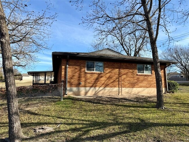 Building Photo - 9712 Springdale Rd