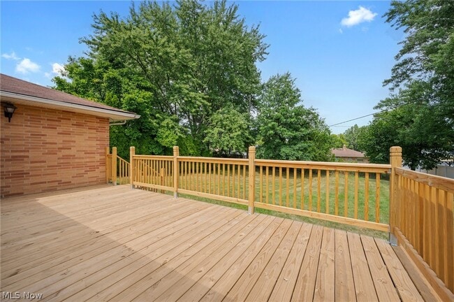 Building Photo - 333 E Ridgewood Dr