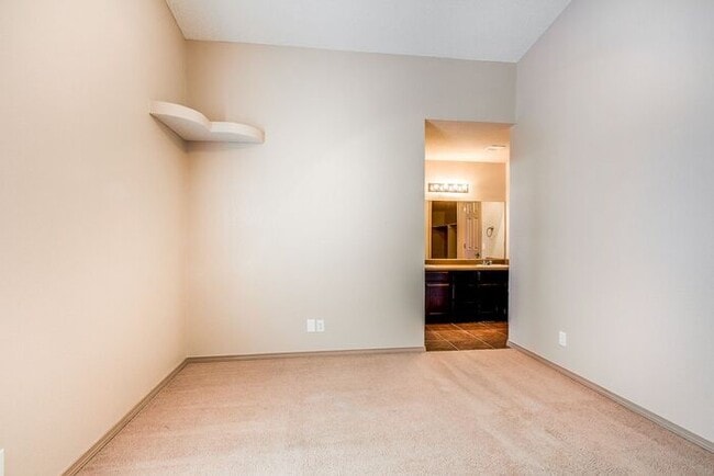 Building Photo - Prestigious Northeast Rental Home w/ Refri...