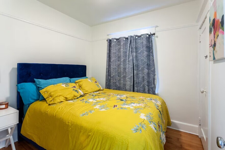 Building Photo - 1322 NE Skidmore St