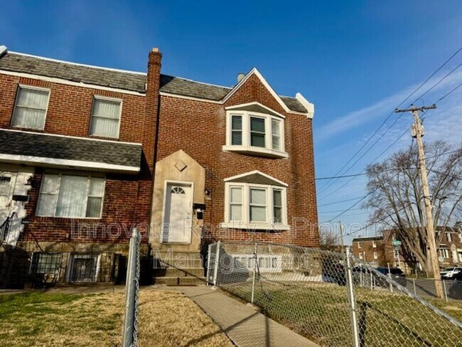 Building Photo - 4400 Sheffield Ave