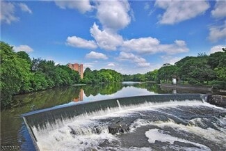 Building Photo - 300 Main St