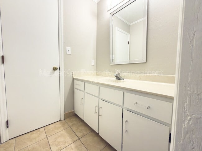 Building Photo - 5865 Branchwood Rd