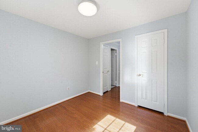 Building Photo - 5705 Brewer House Cir