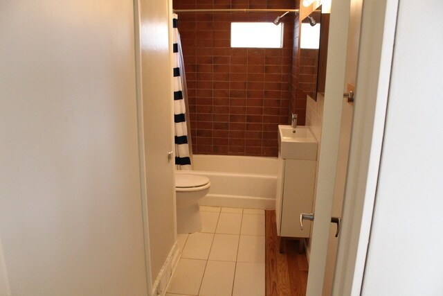 Building Photo - Updated 4 bed/2 bath Mid-Century Home - Pr...