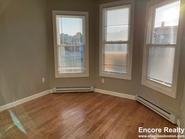 Building Photo - 1084 Dorchester Ave