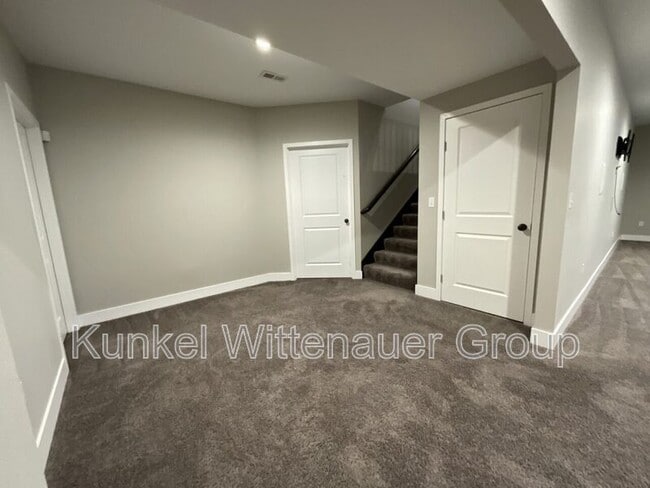 Building Photo - 1212 Hickory Point Dr