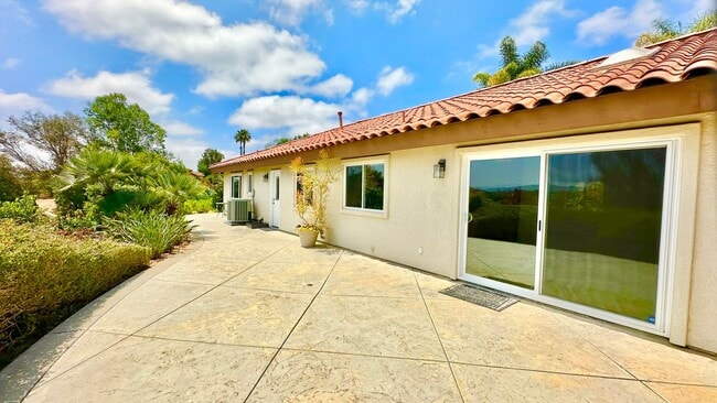 Building Photo - Amazing Location & Sprawling Country Living at its Very Best in this Beautiful Single-Story Home ...