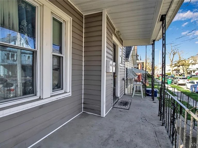 Building Photo - 159 Royal Ave