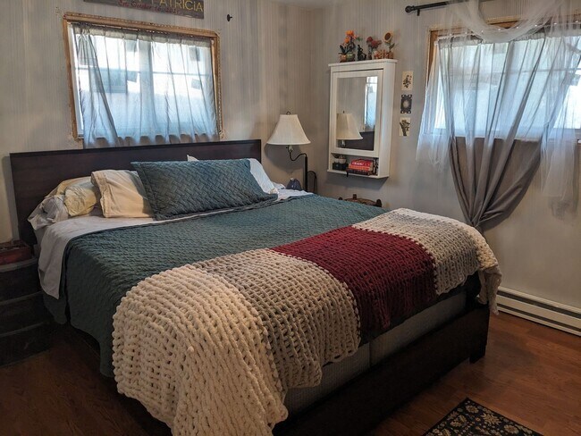 Building Photo - Cherry St Duplex