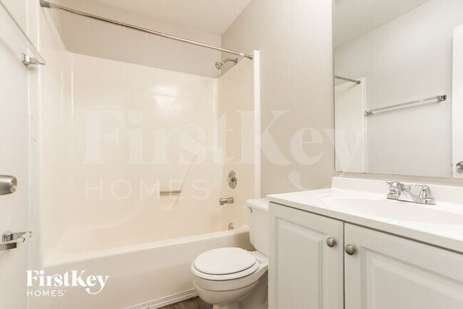 Building Photo - 4 W Park Dr