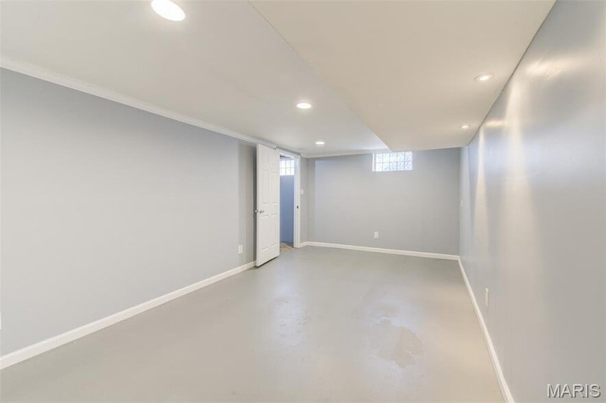 Building Photo - 125 Koeln Ave