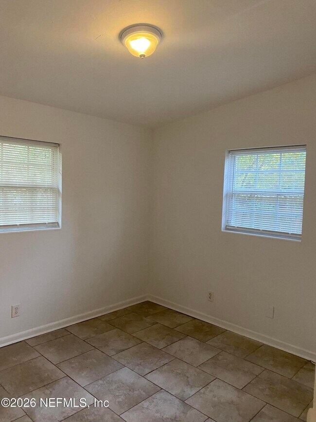 Building Photo - 815 La Marche Dr