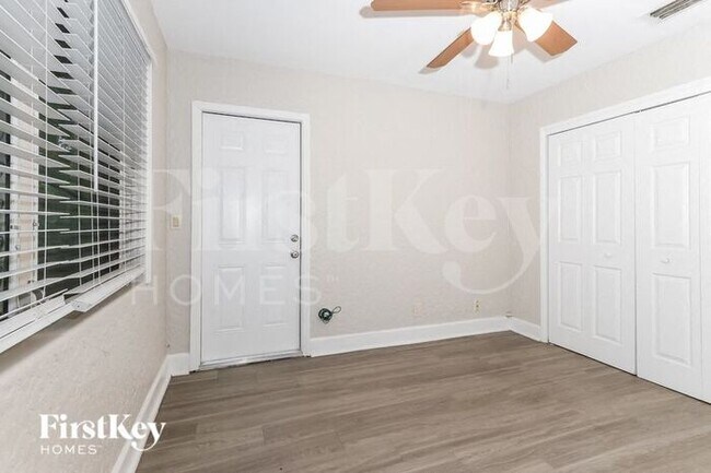 Building Photo - 127 2nd St