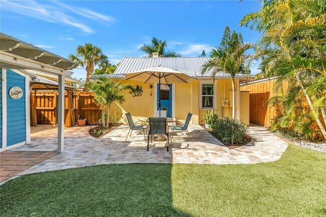 Building Photo - 748 11th Ave N