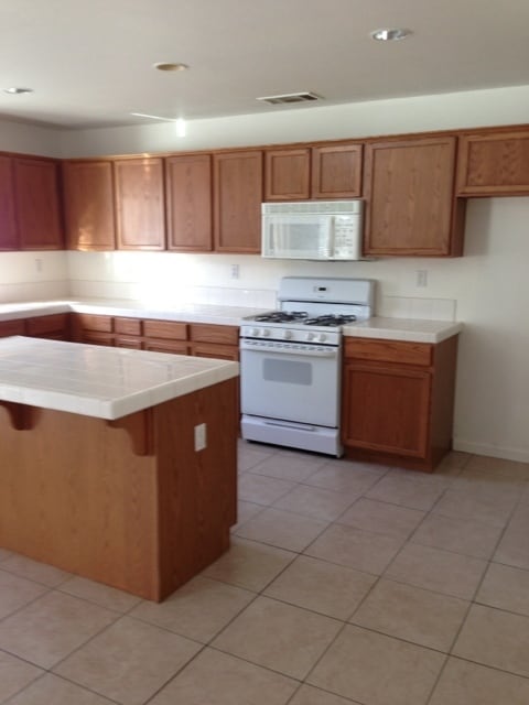 Building Photo - 2328 S Fallbrook Dr