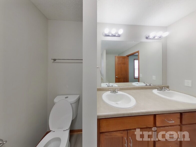 Building Photo - 2248 Longhorn Ln