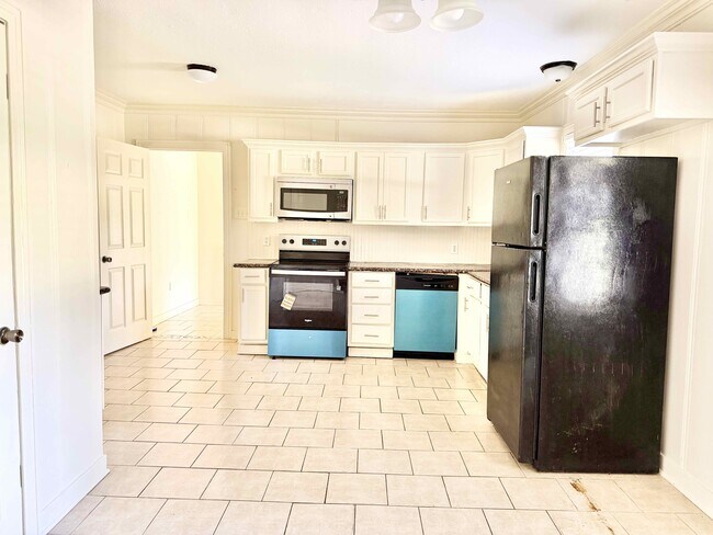 Building Photo - 512 Broadmoor Ave
