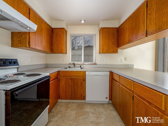 Building Photo - Don’t miss out on this spacious 2-bedroom duplex with premier outdoor space!