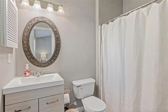 back bedroom private bathroom - 3444 Washington Way