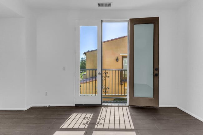 Building Photo - 162 Paseo Bravo