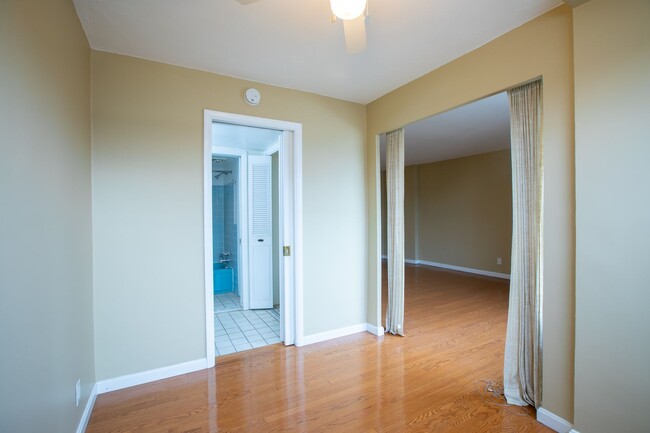 Building Photo - Lovely 1 BR/1 BA Condo in Logan Circle!