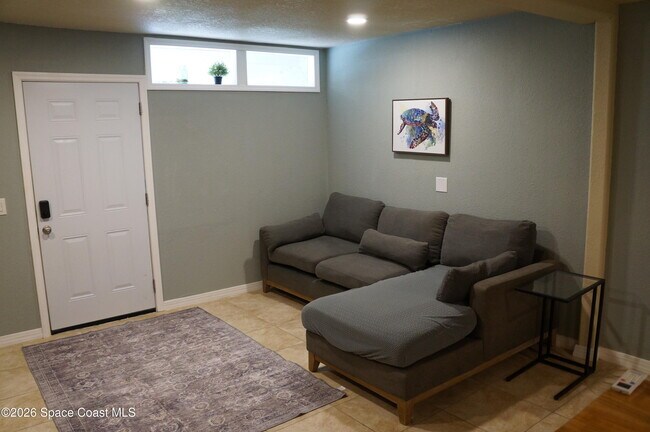 Building Photo - 483 Church St