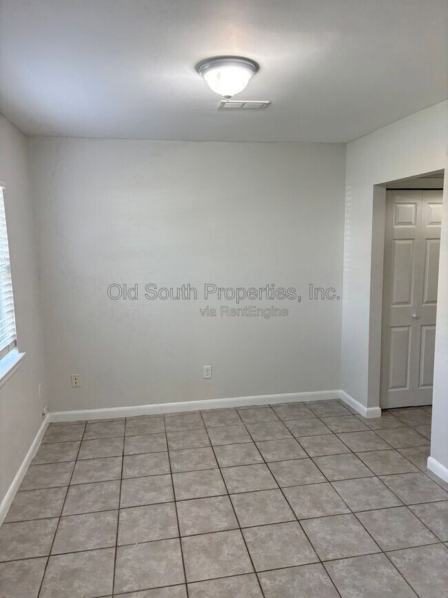 Building Photo - 8410 Williamsburg Cir