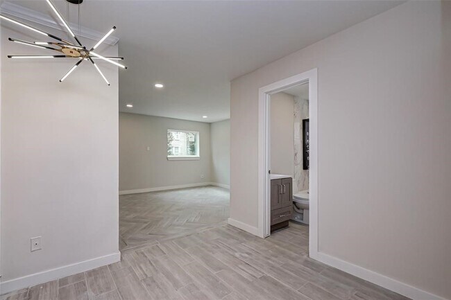 Building Photo - 1747 Wroxton Ct