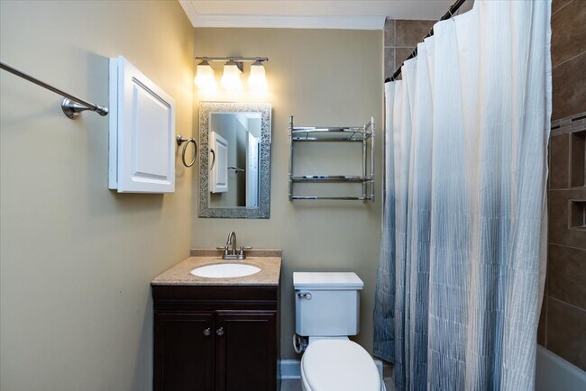 Building Photo - 5400 Farmbrook Dr