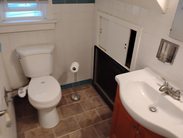 Bathroom - 2301-2303 W McKinley Ave