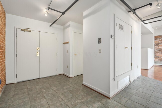 Building Photo - 432 E Rich St