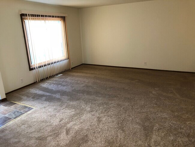 Building Photo - Valley Green Townhomes