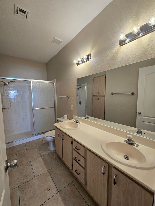 Building Photo - Beautiful 2 Bedroom Condo with Garage!