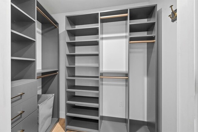 Building Photo - 70 Rainey St