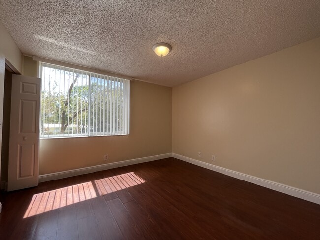 Building Photo - 4015 W McNab Rd