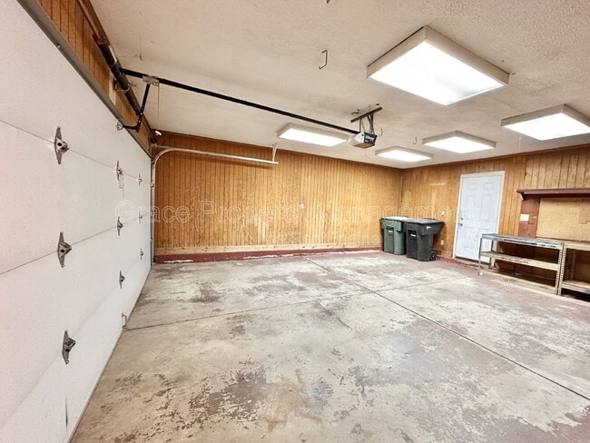 Building Photo - 12205 Bellaire St