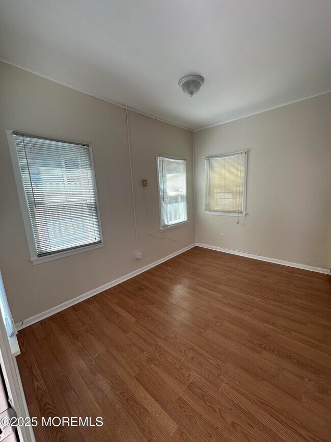 Primary Photo - 22 Webb Ave