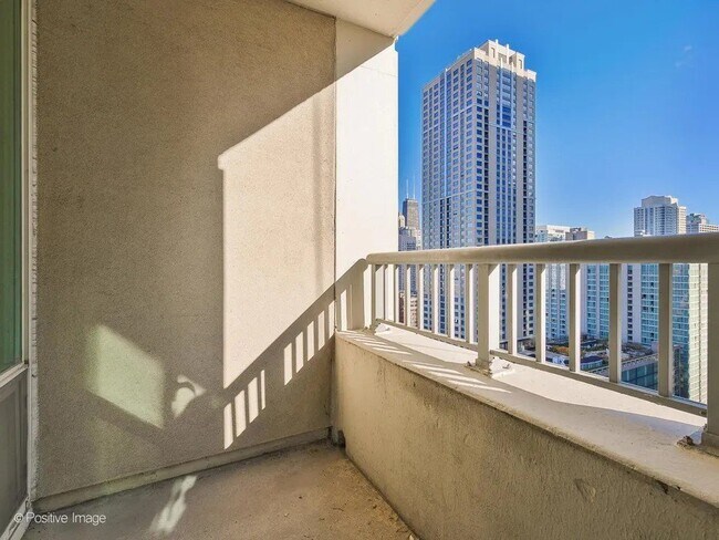 Building Photo - 345 N La Salle Dr
